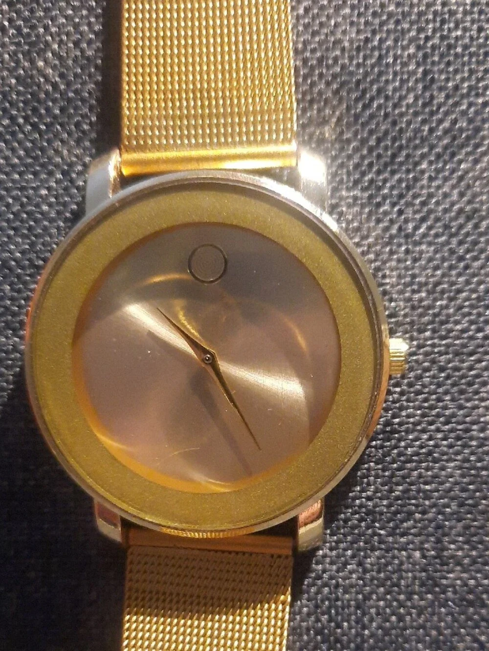 Gold Mesh Strap Minimalist Smartwatch - Sleek Gold Finish